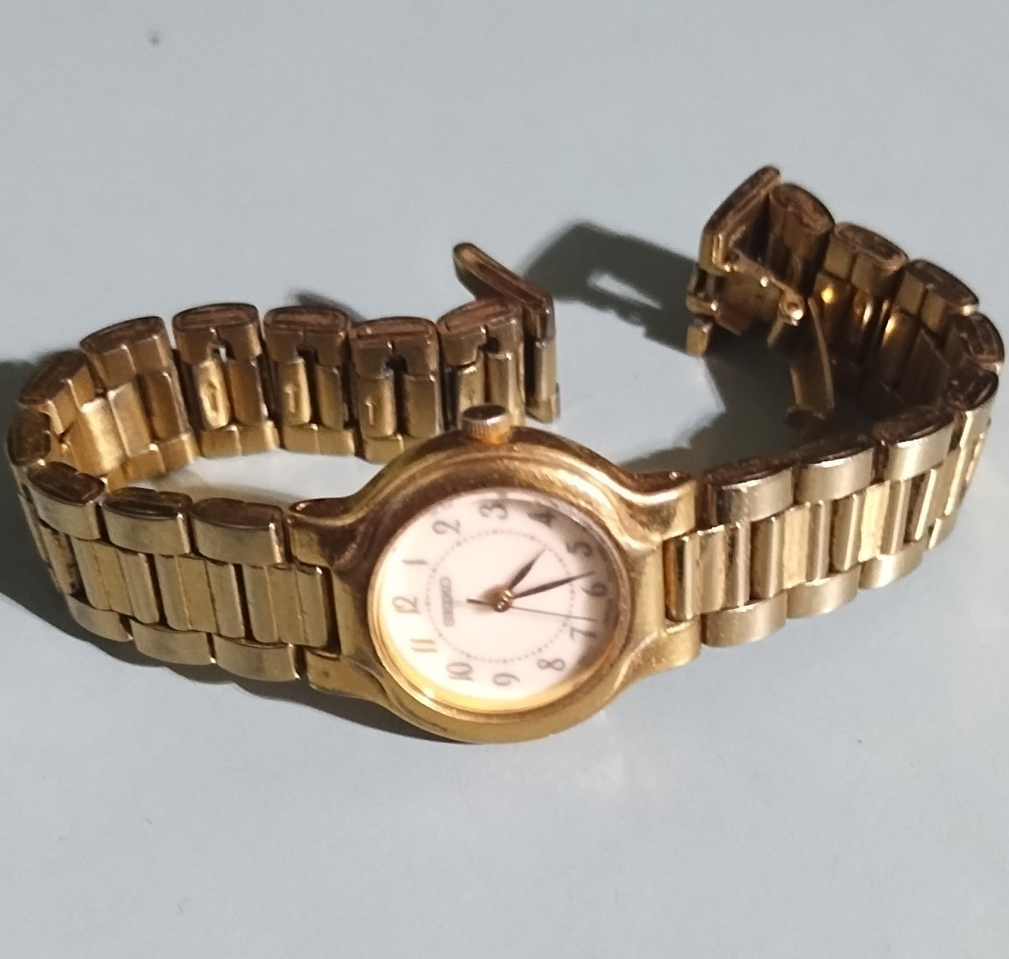 Seiko Women’s Quartz Vintage Gold-Tone Bracelet White Dial Water-Resistant 25mm