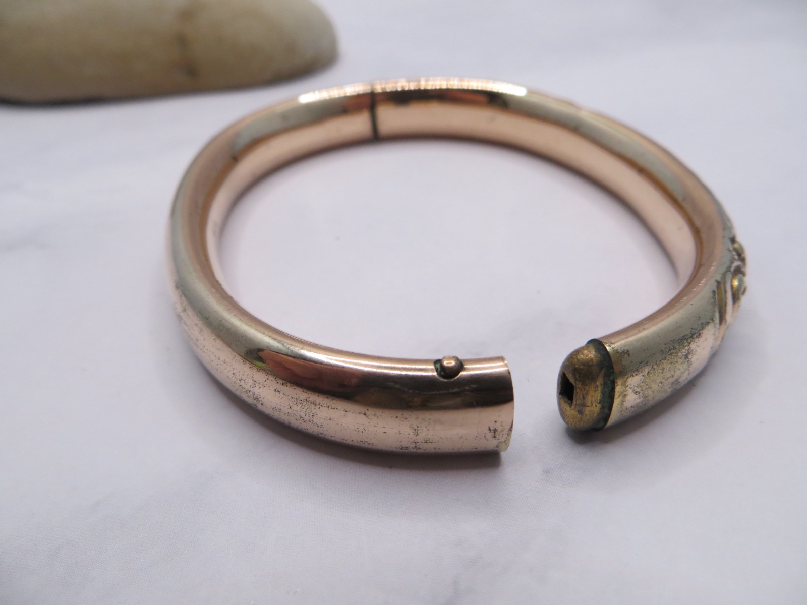Antique Art Nouveau Yellow Gold Filled Hinged Bangle Bracelet Swirl Leaf #116