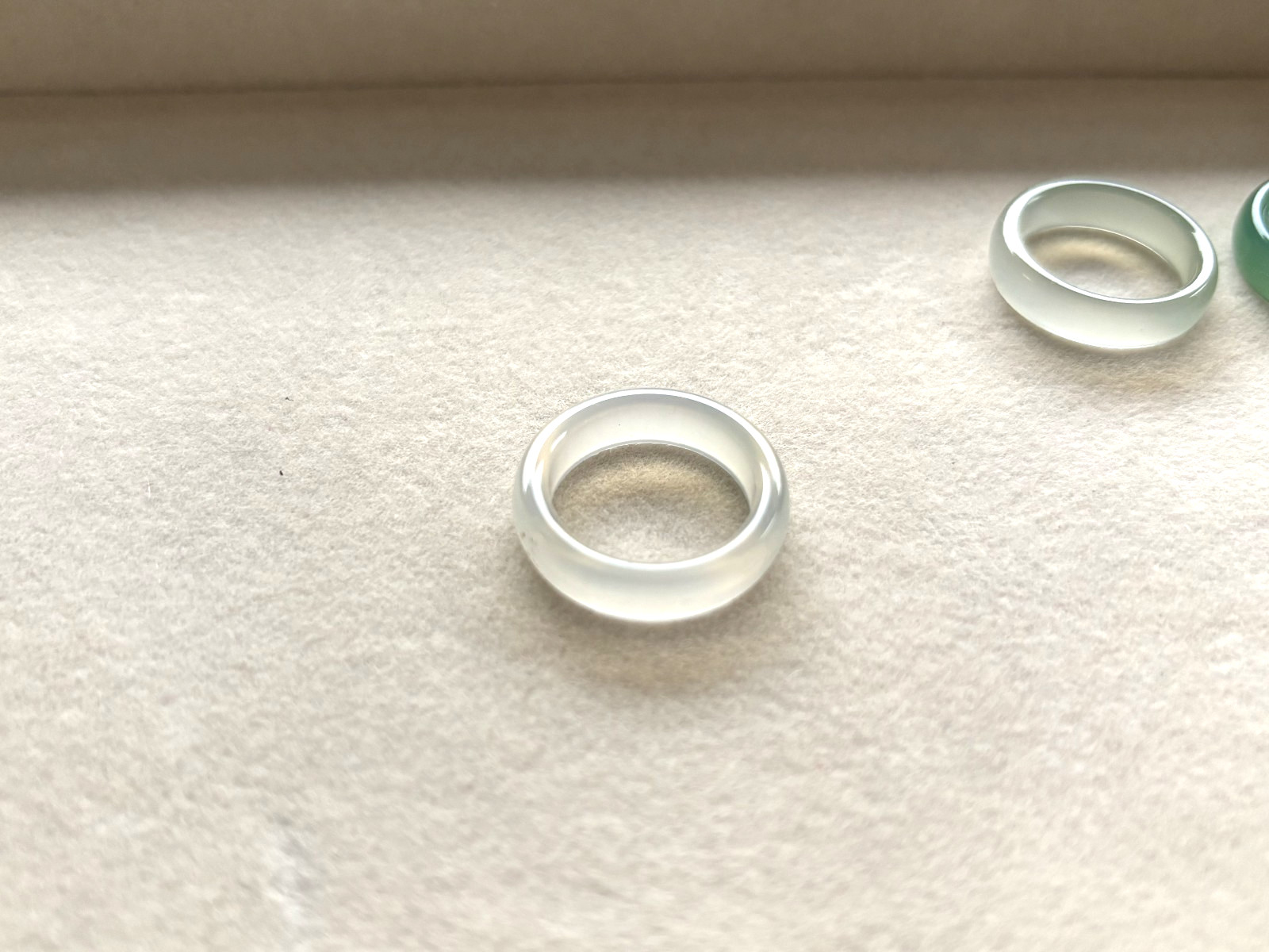 3Pcs Natural Translucent Green Agate Band Ring Set, Width about 5-6mm, Size 6-7
