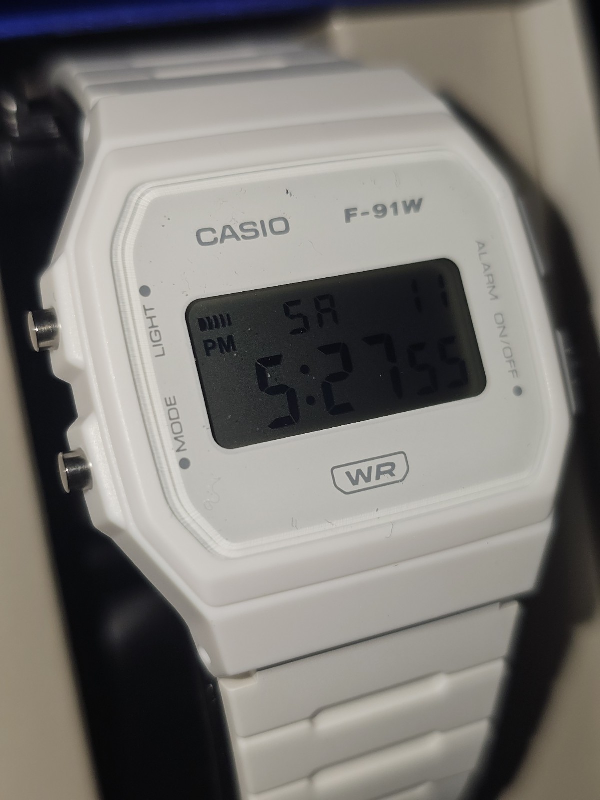 Casio F-91W Digital Quartz Alarm Backlight Day/Date WR White Resin Band