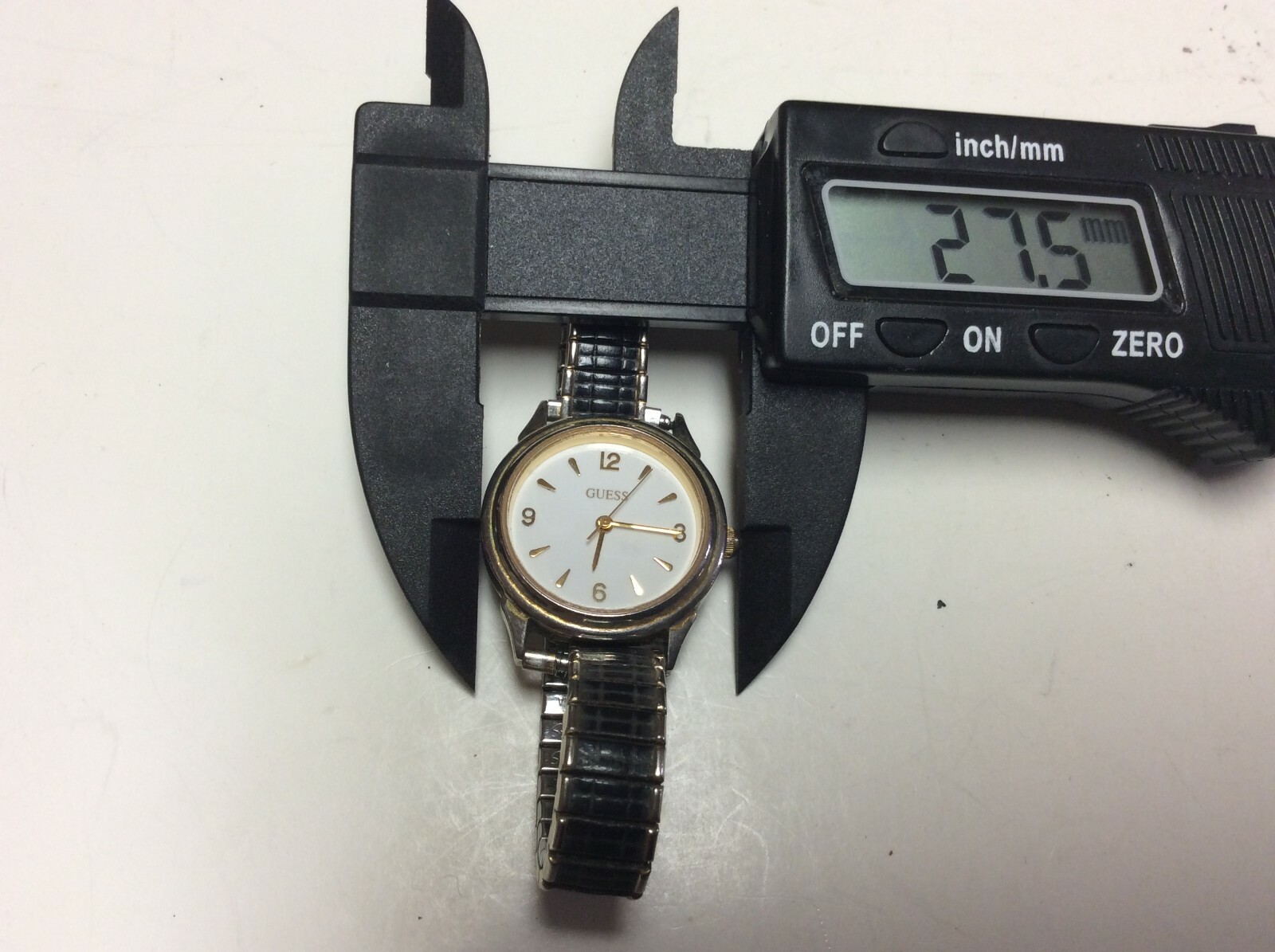 Vintage Guess womens watch,light normal wear/use,new battery, great value L955
