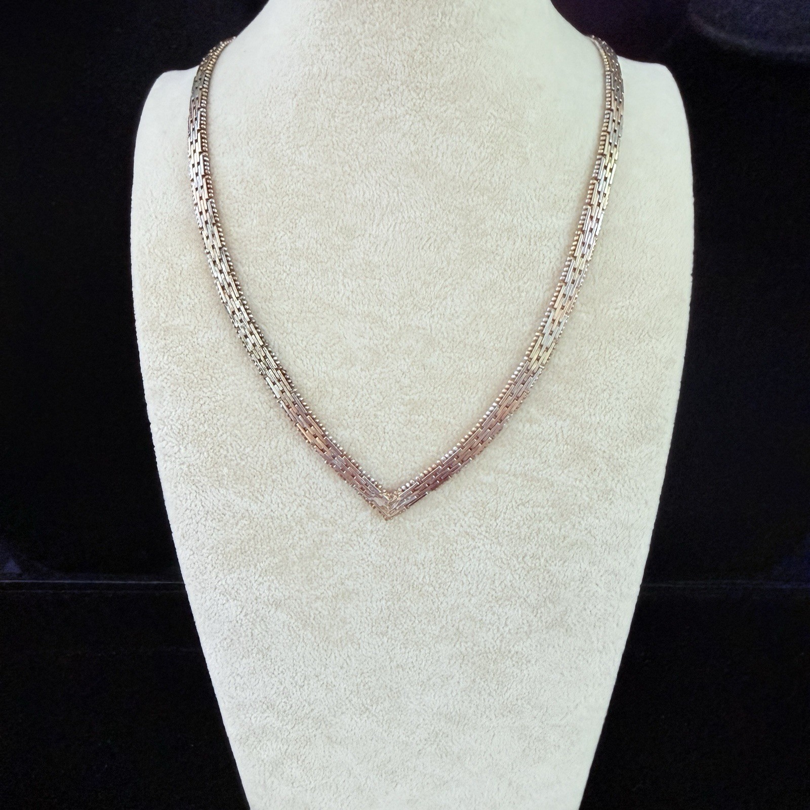 VTG. ITALY MILOR TWO-TONED CHEVRONS MAKER STAMPED NECKLACE-24.89 GRAMS (17″)