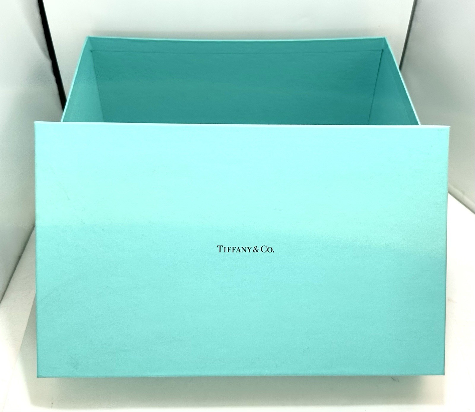 Tiffany & Co LARGE EMPTY Gift Storage BOX w/Lid. 13”L x 8”W x 6.5”D. Ex-Cond.