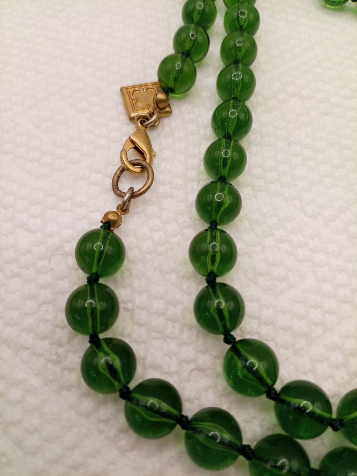 LIZ CLAIRBORNE Green Acrylic Bead Necklace 10mm Beads 32 Inches Long