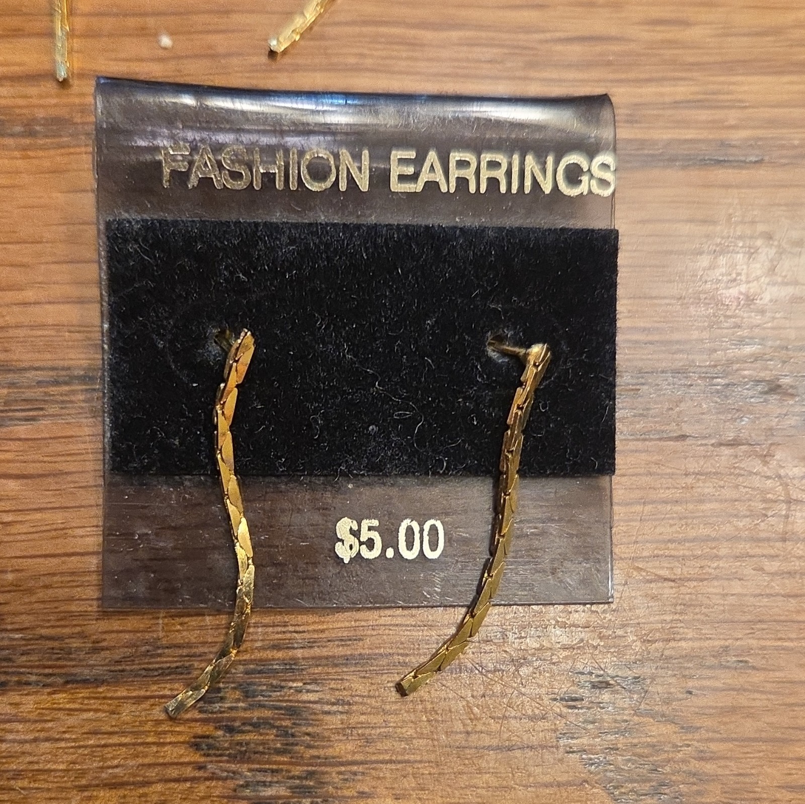 Gold Tone Twisted Bar Dangle Stud Earrings Butterfly Closure No Stone Metal (5)