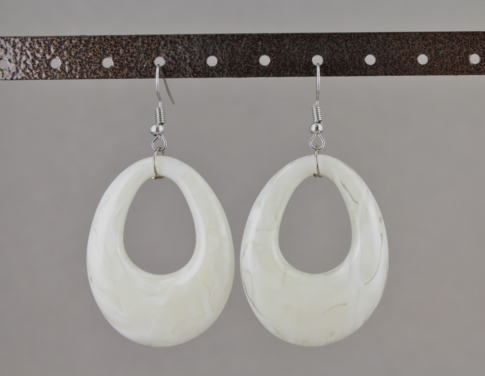 White teardrop earrings lightweight dangle marbled oval outline 2.5″ long