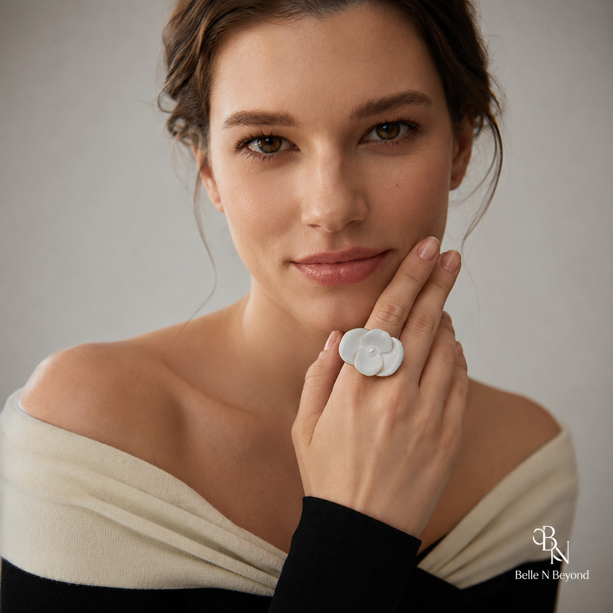 White Enamel Flower Statement Ring Faux Pearl Gold Tone Floral Jewelry
