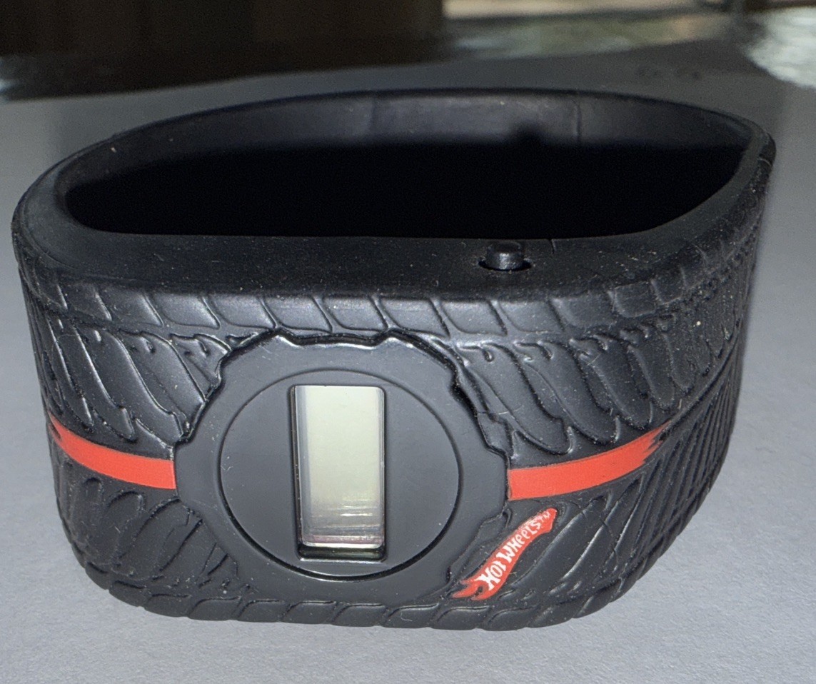 HOT WHEELS KIDS’ WRISTWATCH, WATCH – BLACK RUBBER “TIRE TREAD” BAND- M00
