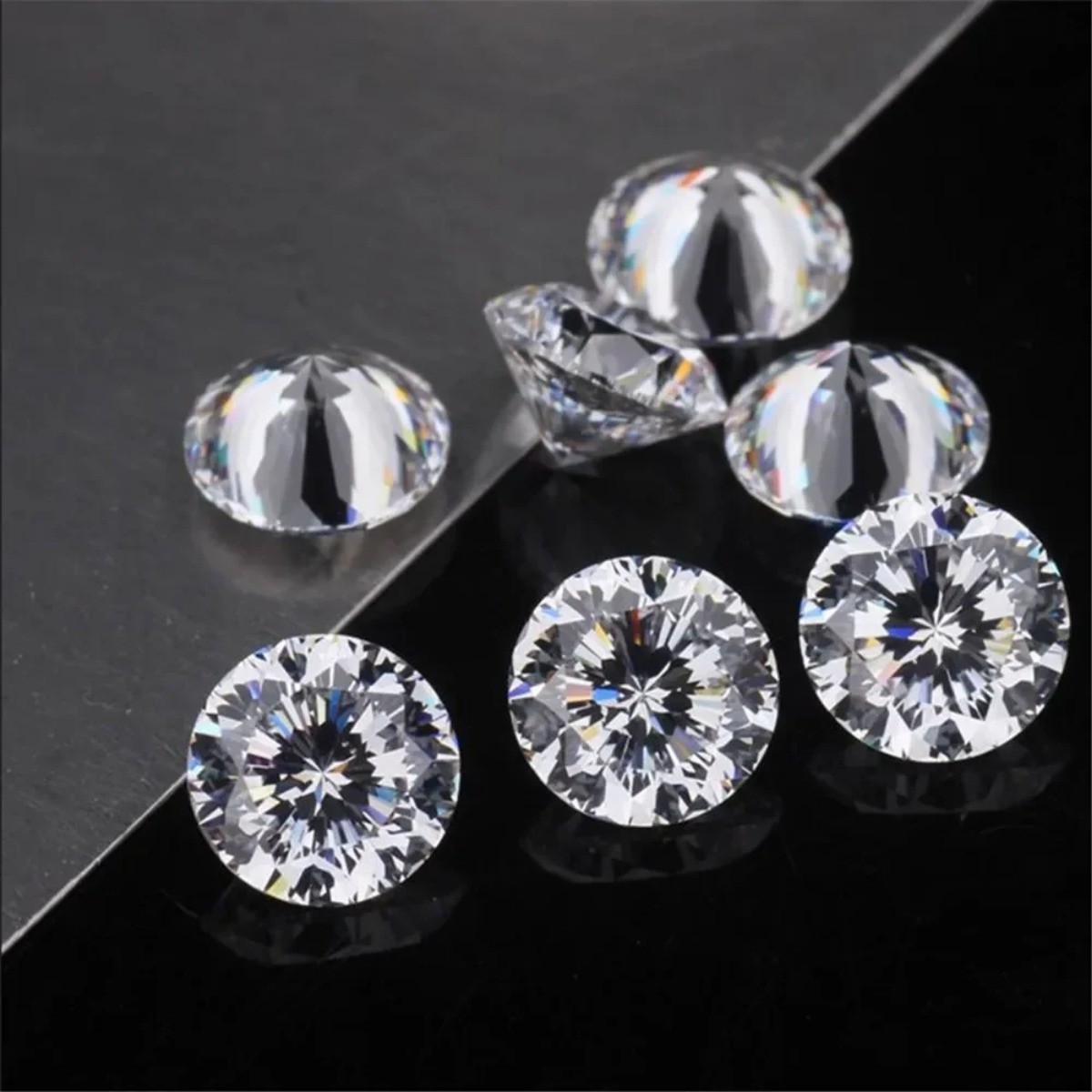 Round Diamond Cut Gem Brilliant Cut White Cubic Zirconia Nine Heart of A Flower