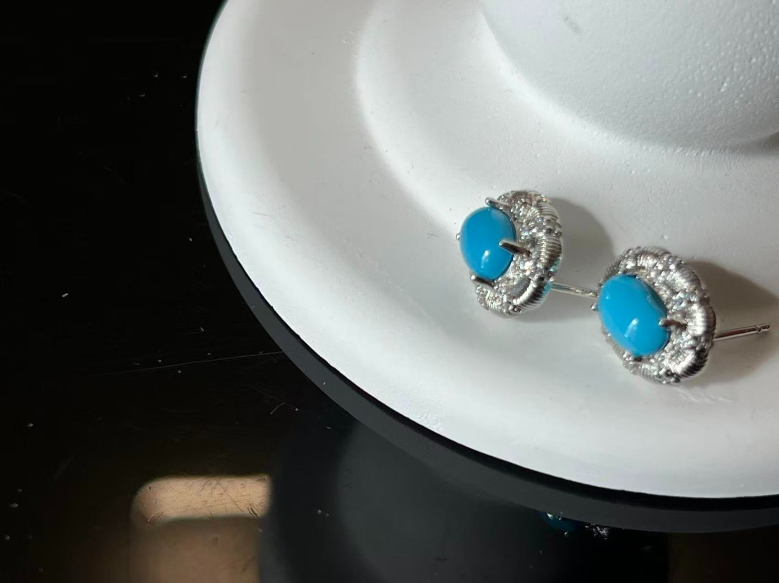 White Gold-plated Oval 5x7mm Turquoise Stud Earrings 925 Silver