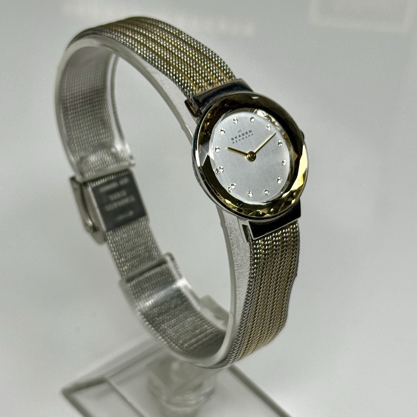 Skagen Womens Watch Two Tone Bracelet Faceted Mineral Crystal Excellent Conditio