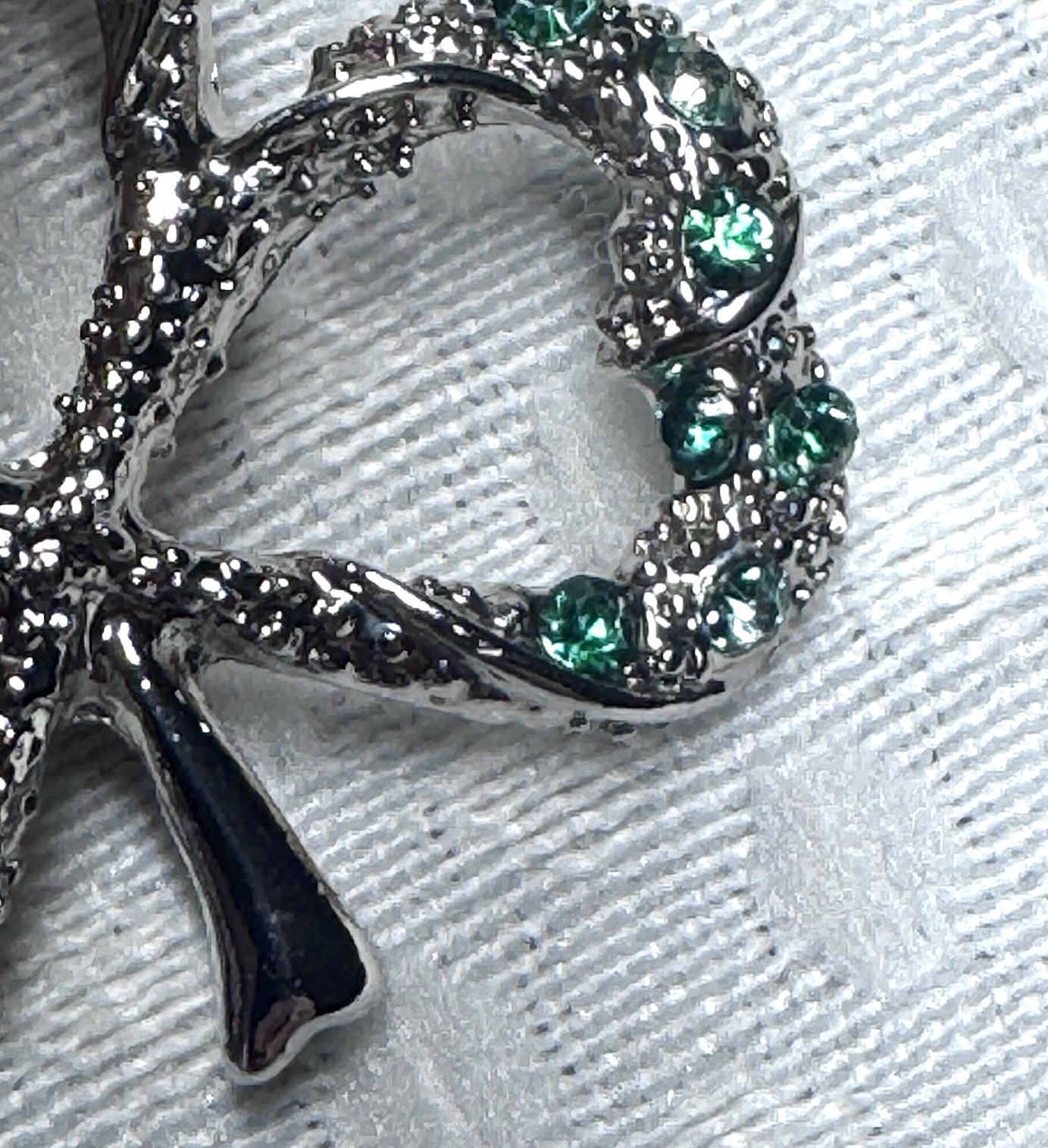Shamrock 3 Leaf Clover Brooch Pin Green Rhinestone Silver Tone Patricks Day 1″