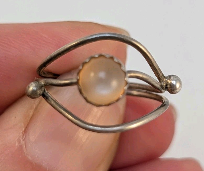Vintage Sterling Silver Peach Moonstone Open Work Ring Sz 5.25