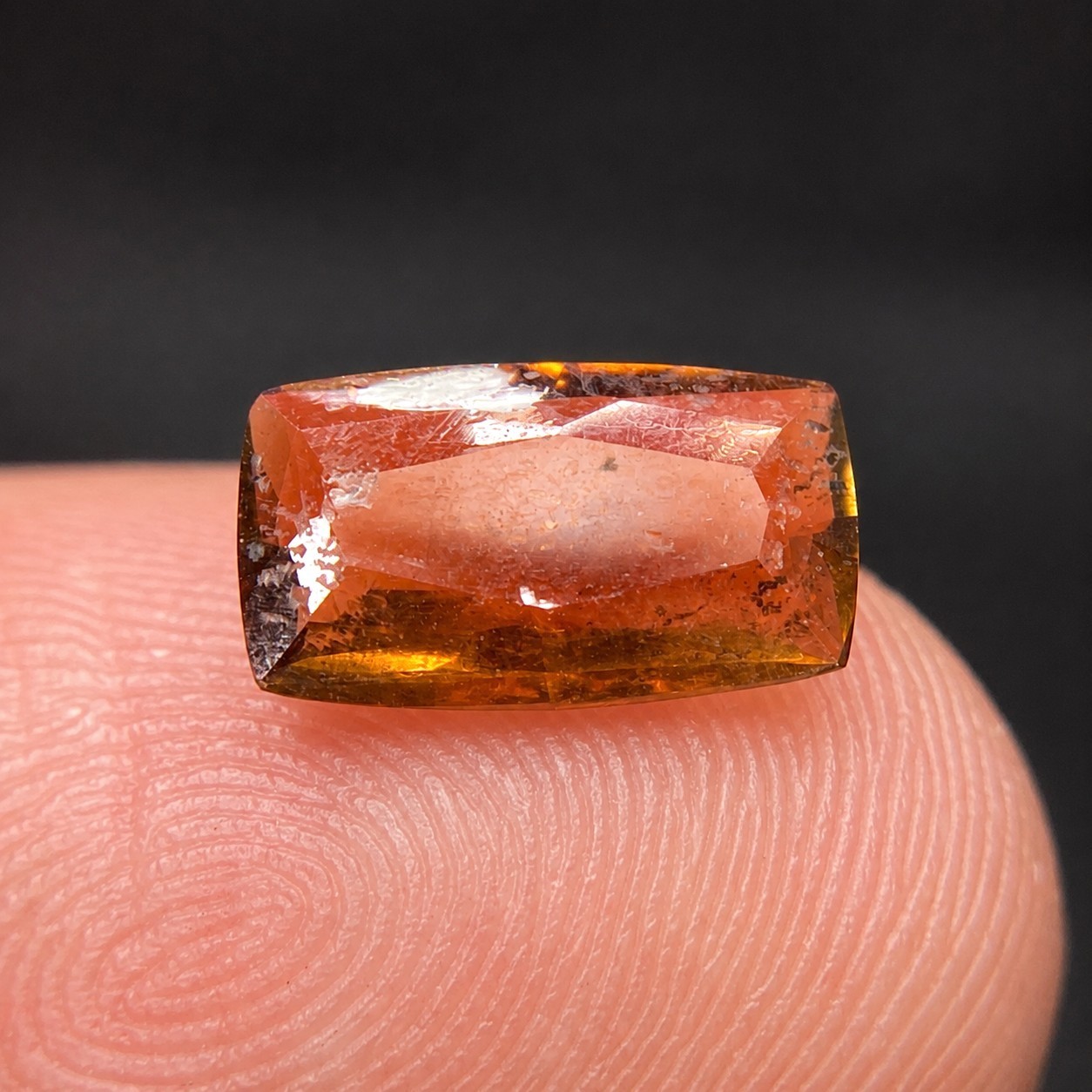 FREAKINGCAT – Rare Natural 1.22 ct PARGASITE – TANZANIA
