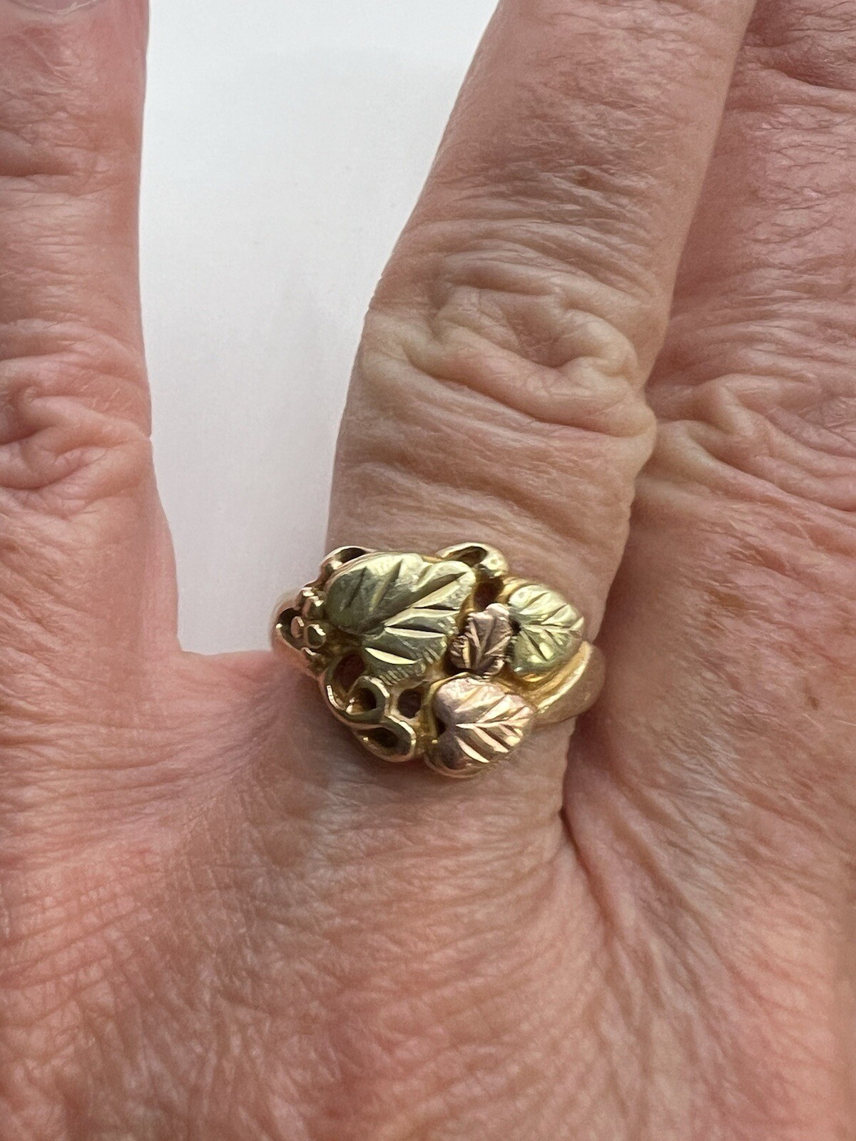 Landstrom’s Black Hills gold ring 10 karat size 6.75 Multi Toned Gold 3.4 grams