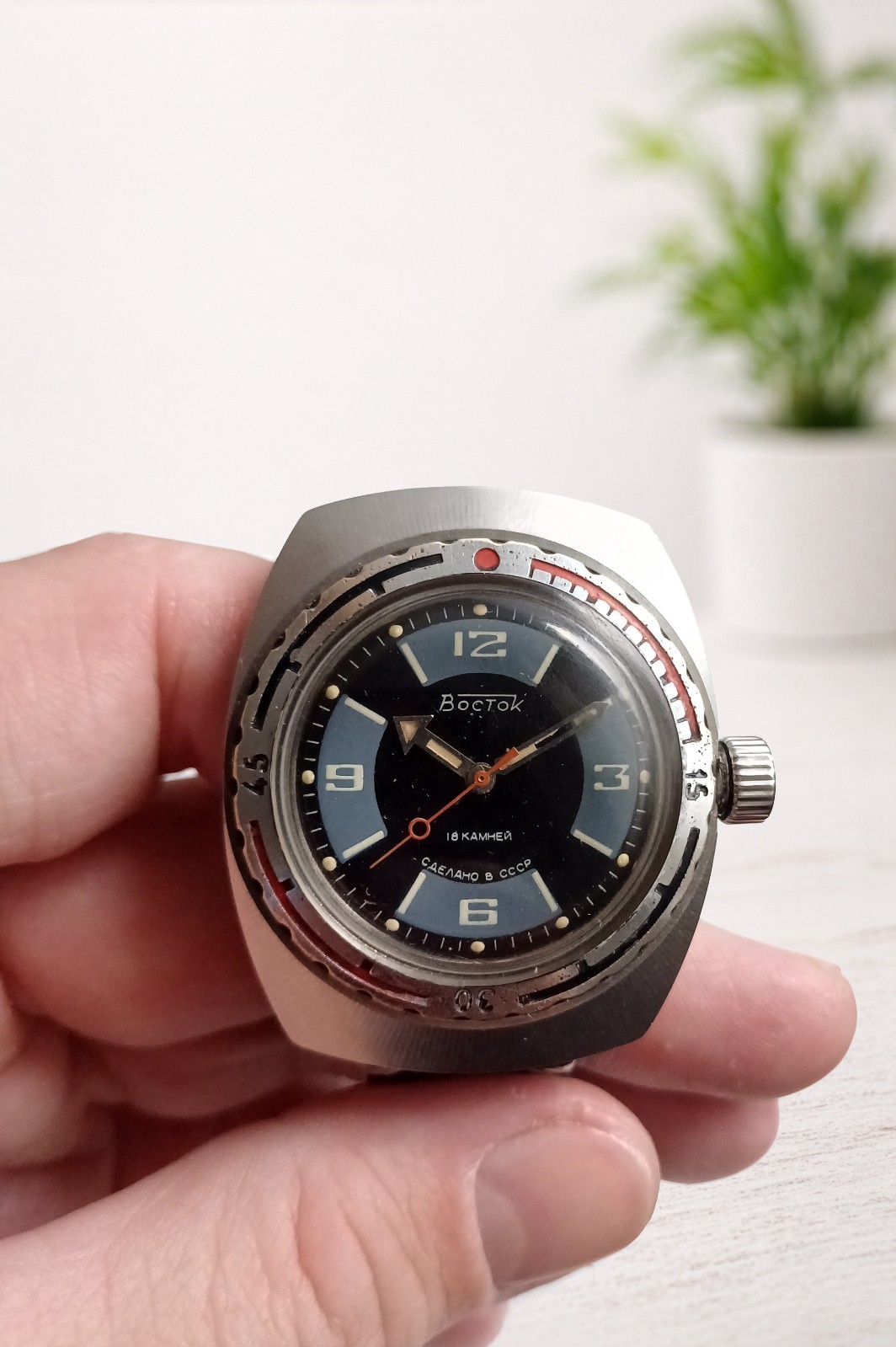 Soviet Vintage Vostok Amphibia Watch – 200m Diver – Mechanical Watch USSR