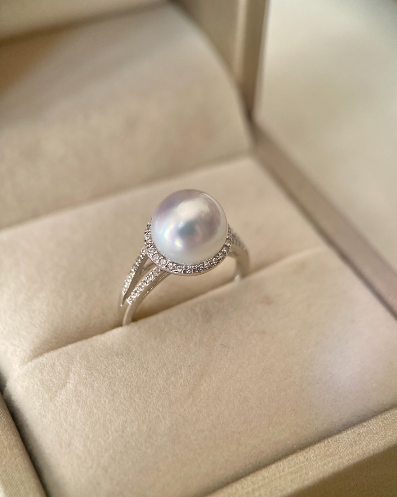 £960 Silver White Australian South Sea Pearl Ring 9.8mm Sparkling Halo S925