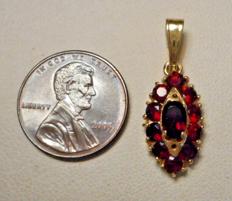 Ladies’ Vintage 14K .585 Yellow Gold & Garnet Marquise Shaped Pendant 2.6g