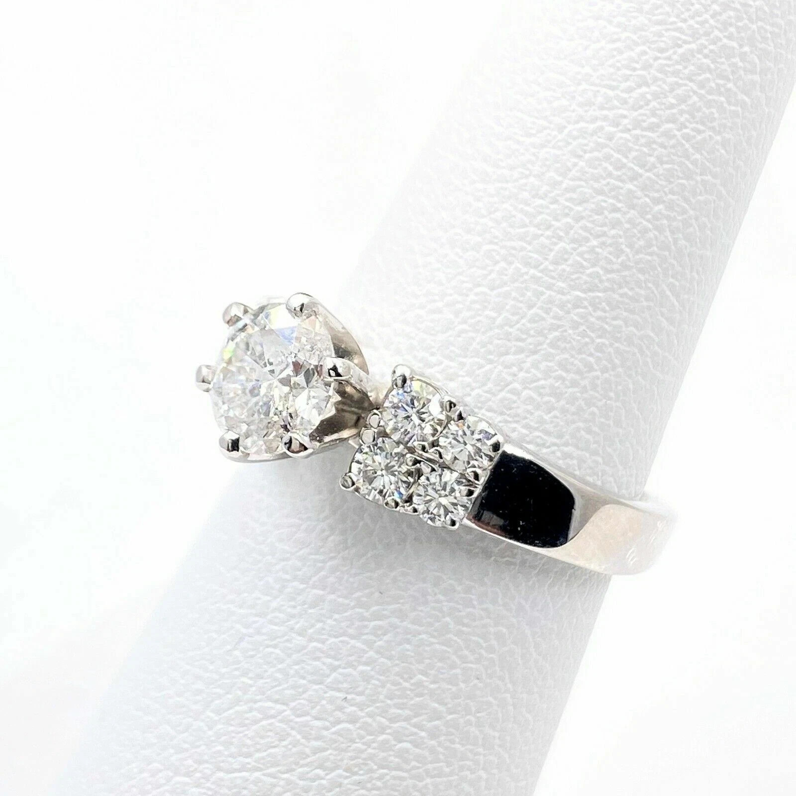 Vintage Style Engagement Ring 925 Sterling Silver 1.5 Ct Round Simulated Diamond