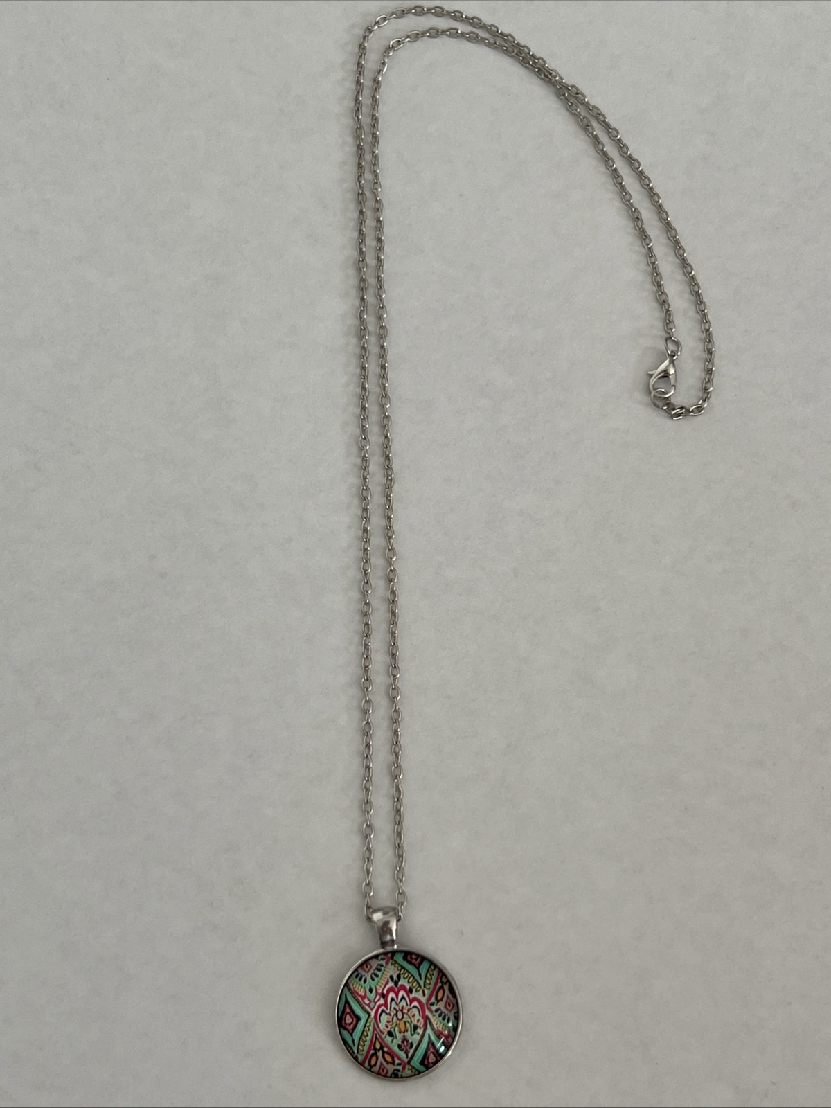Silver Tone Chain Necklace Round Pendant Beautiful Multi Color Design