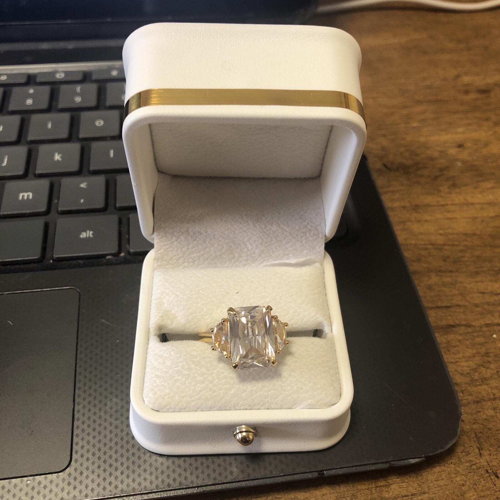Diamond engagement ring size 7￼