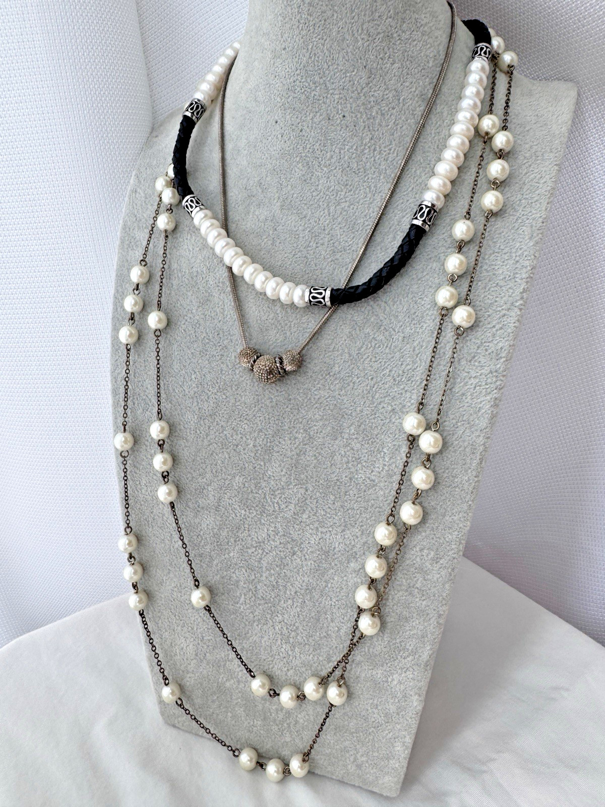 Y2K 2000s 1990s VTG Leather & Pearls Gothic *3 Necklaces STACK* 1980s long Korea