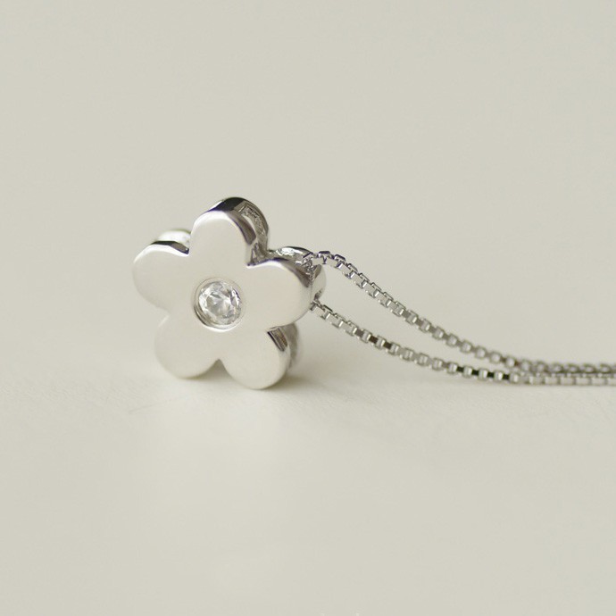 .925 Sterling Silver Flower w/ CZ Accent Necklace *** Solid Sterling Silver ***