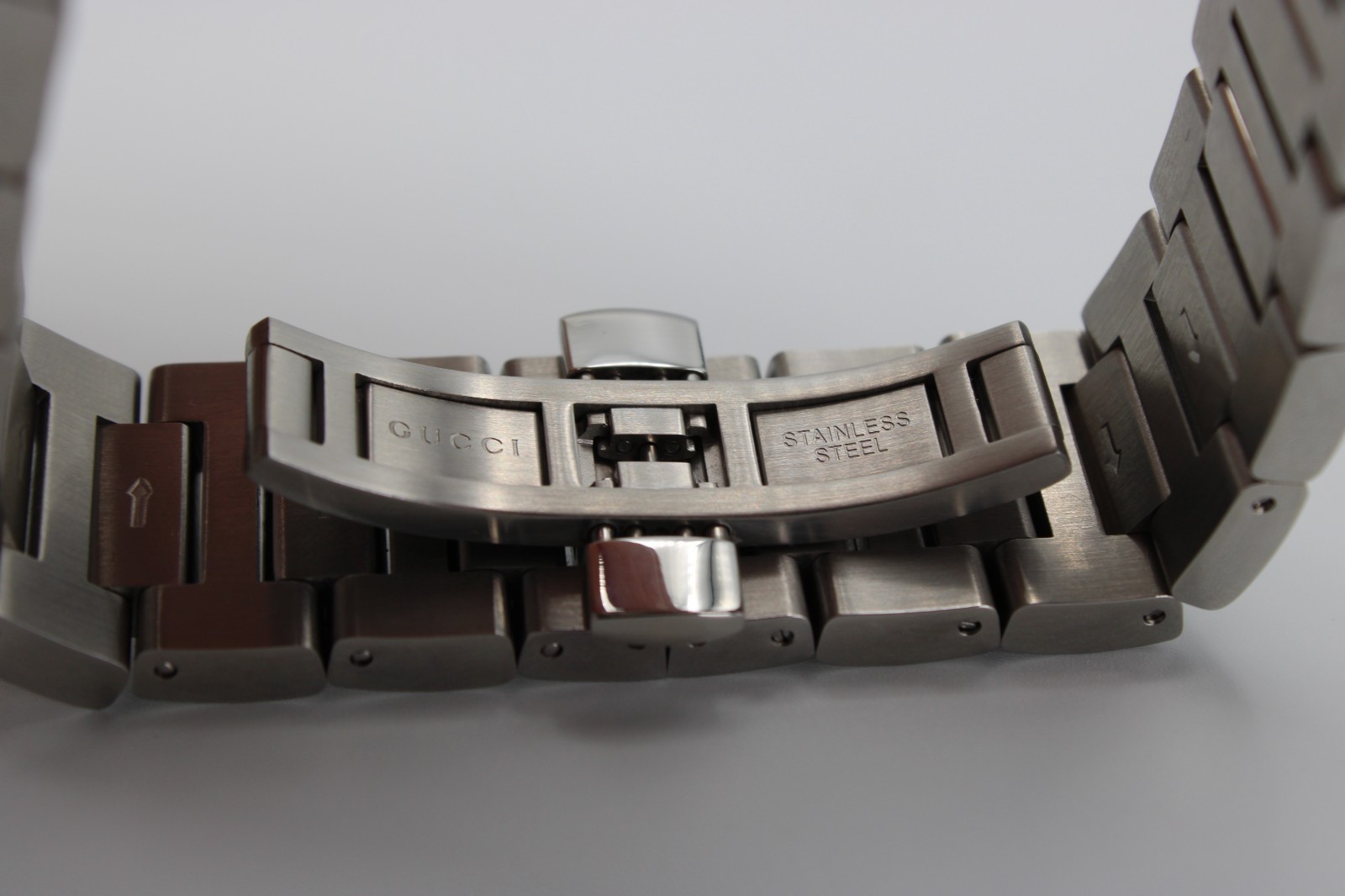 GUCCI GG2570 YA142301 Quartz Black Dial Men’s Watch 41MM