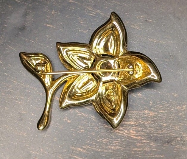 Swarovski Flower Brooch Pin Gold Tone Pavé Clear Rhinestone Round Crystal