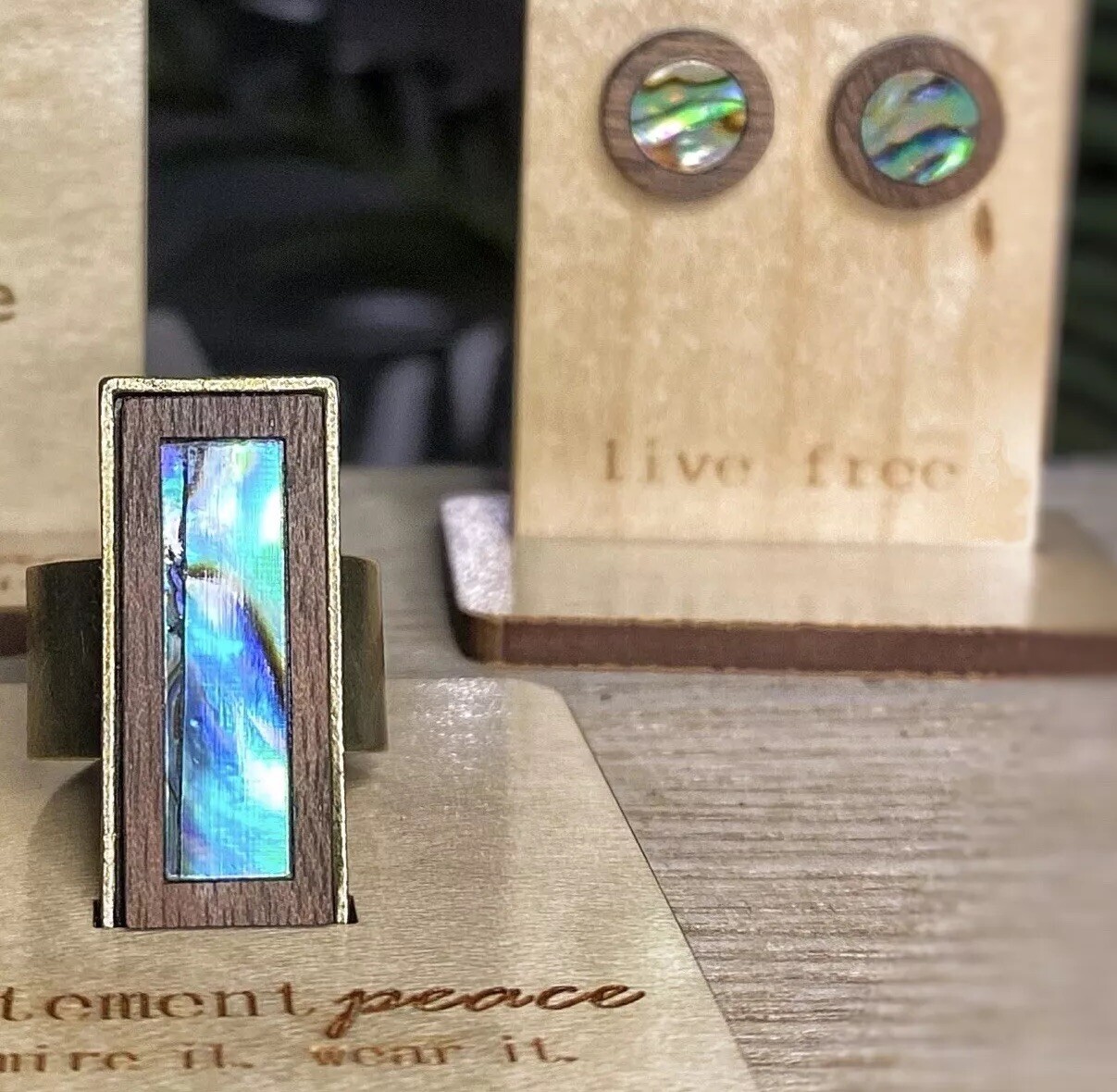Artisan ABALONE Jewelry Set Handcrafted Wood Brass Shell Ring /Stud Earrings NEW