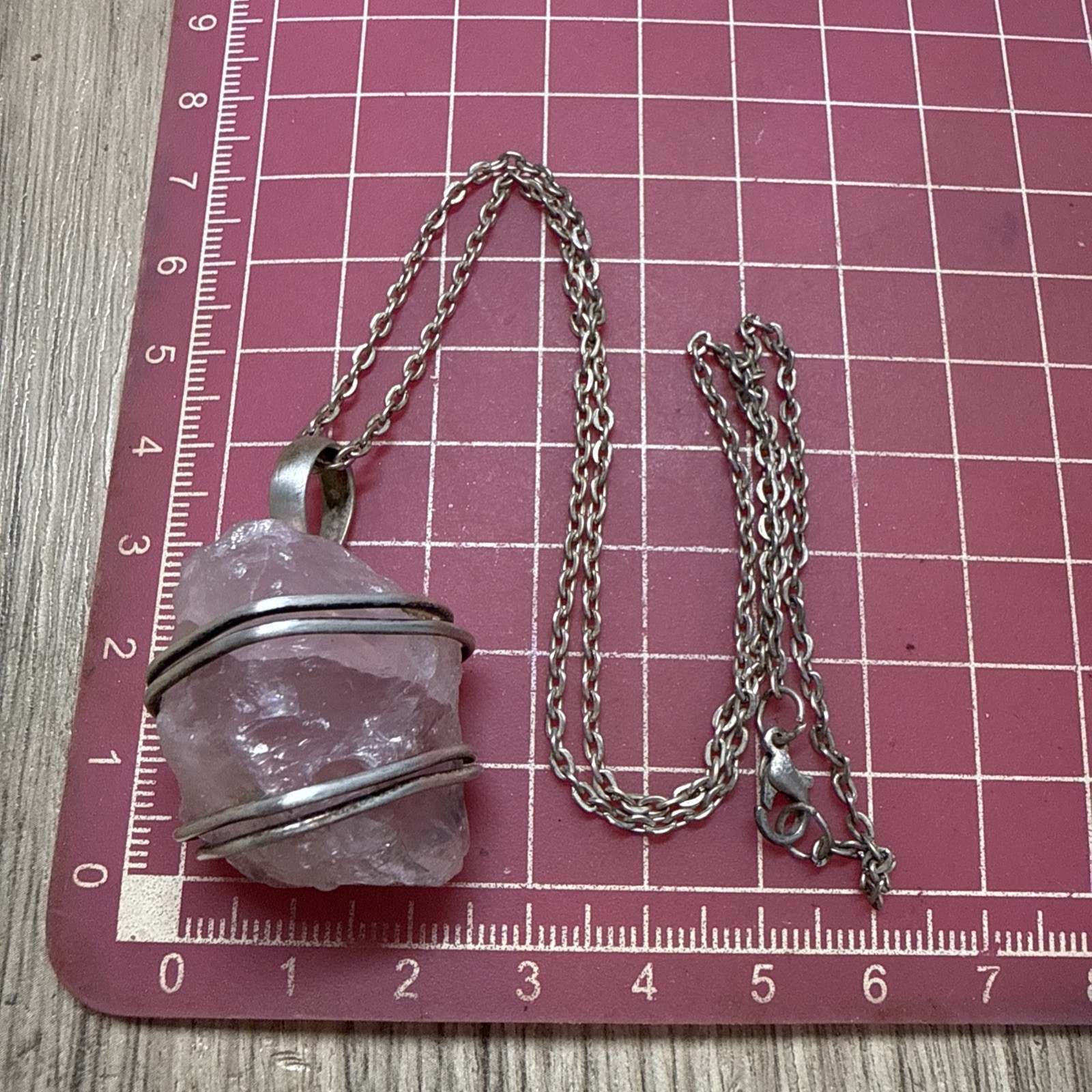 RETRO Rose Quartz Pendant Necklace Silver Tone Chain 46cm/18″ Nugget Wire Wrap