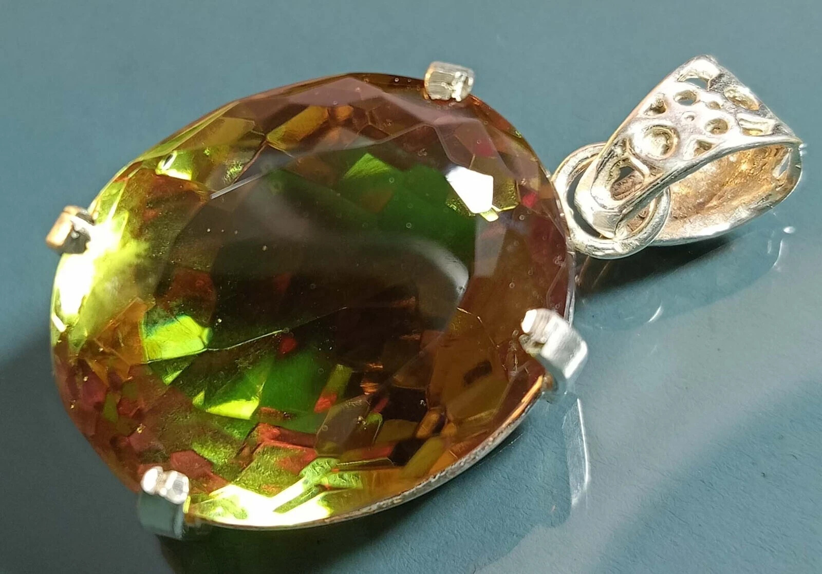 Oval Cut Pendant Alexandrite Colour Change 62-64 Ct Natural Gemstone Certified