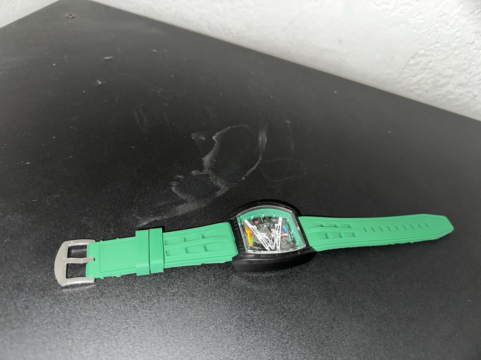 Tonneau Analog Wristwatch Black Case/Bezel Green Rubber Strap Arabic Dial