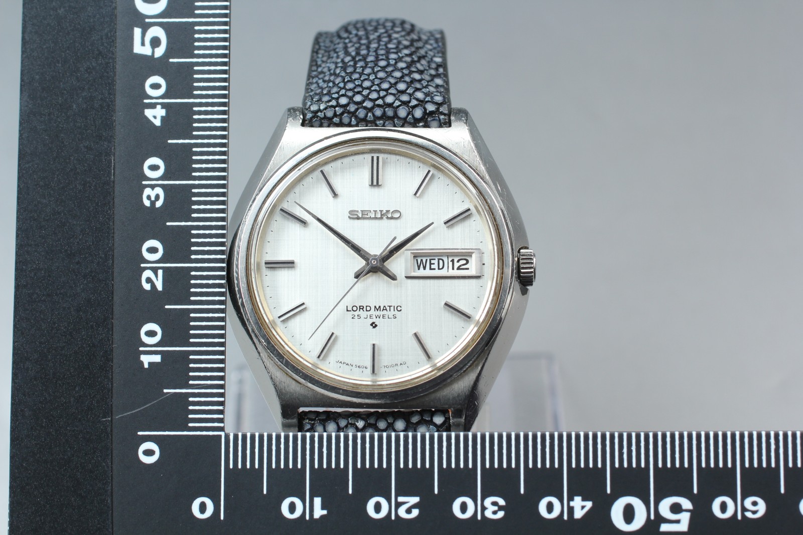 [Near MINT] Vintage Seiko Lord Matic 5606-7010 Silver Dial Watch from Japan