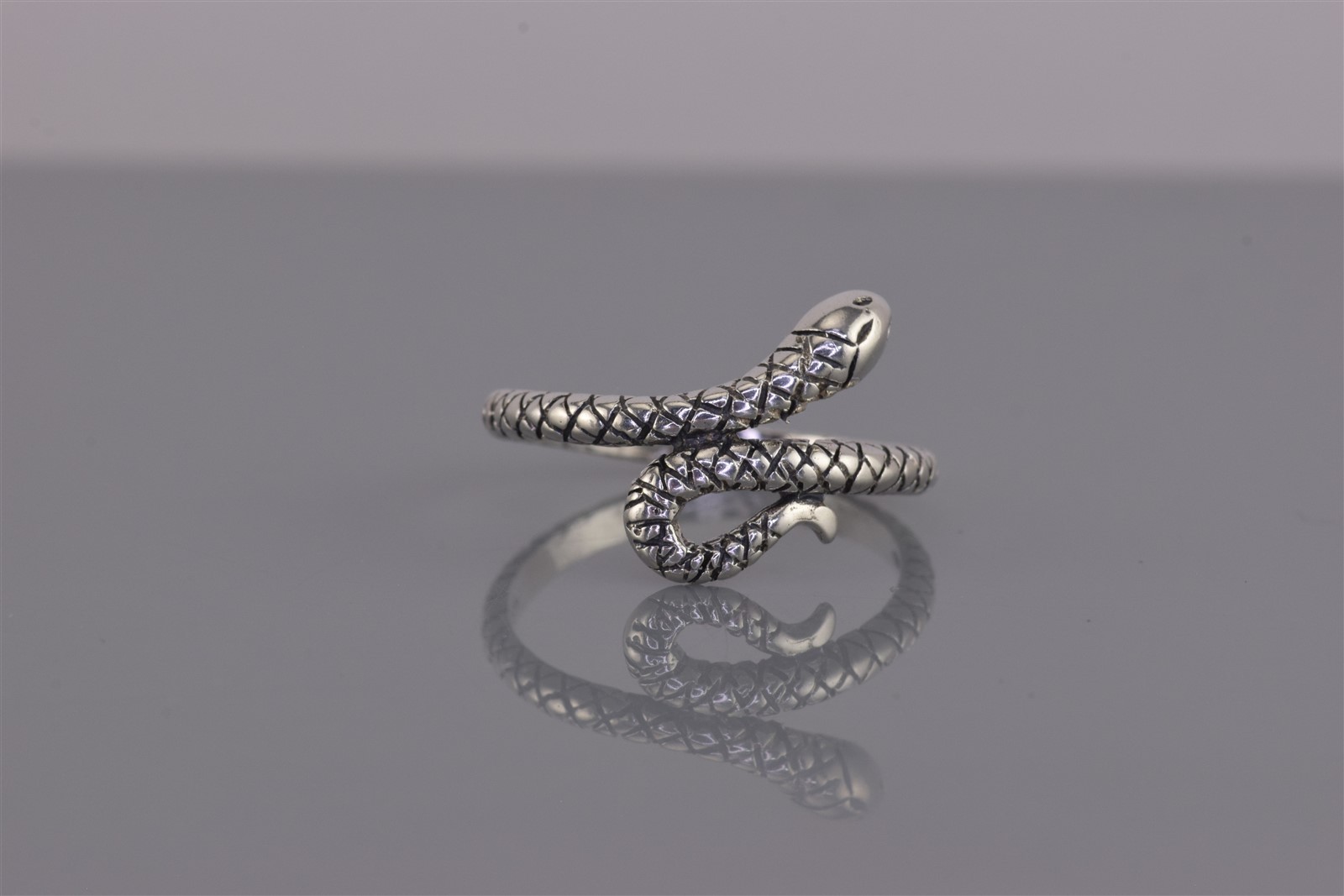 Sterling Silver Dimensional Wrap Around Snake Viper Band Ring 925 Sz: 8