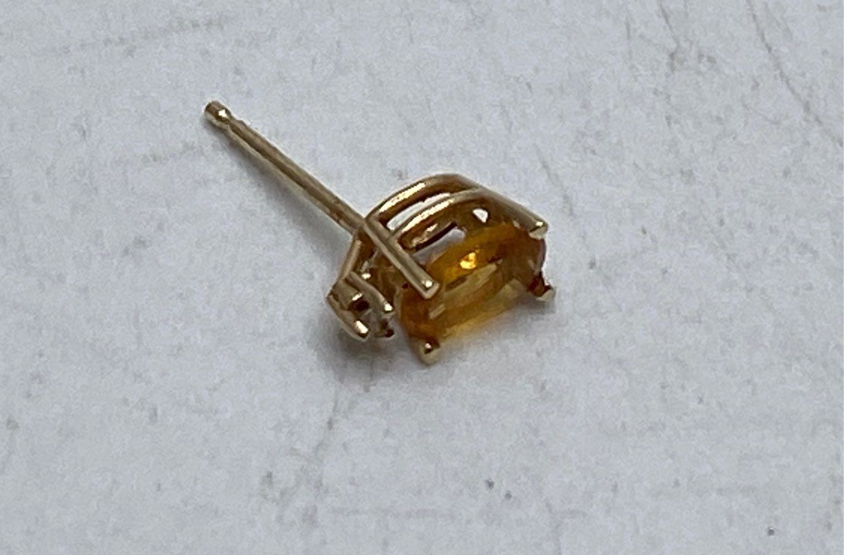 14K Yellow Gold Citrine and White Sapphire Single Stud Earring Oval Cut 0.5g
