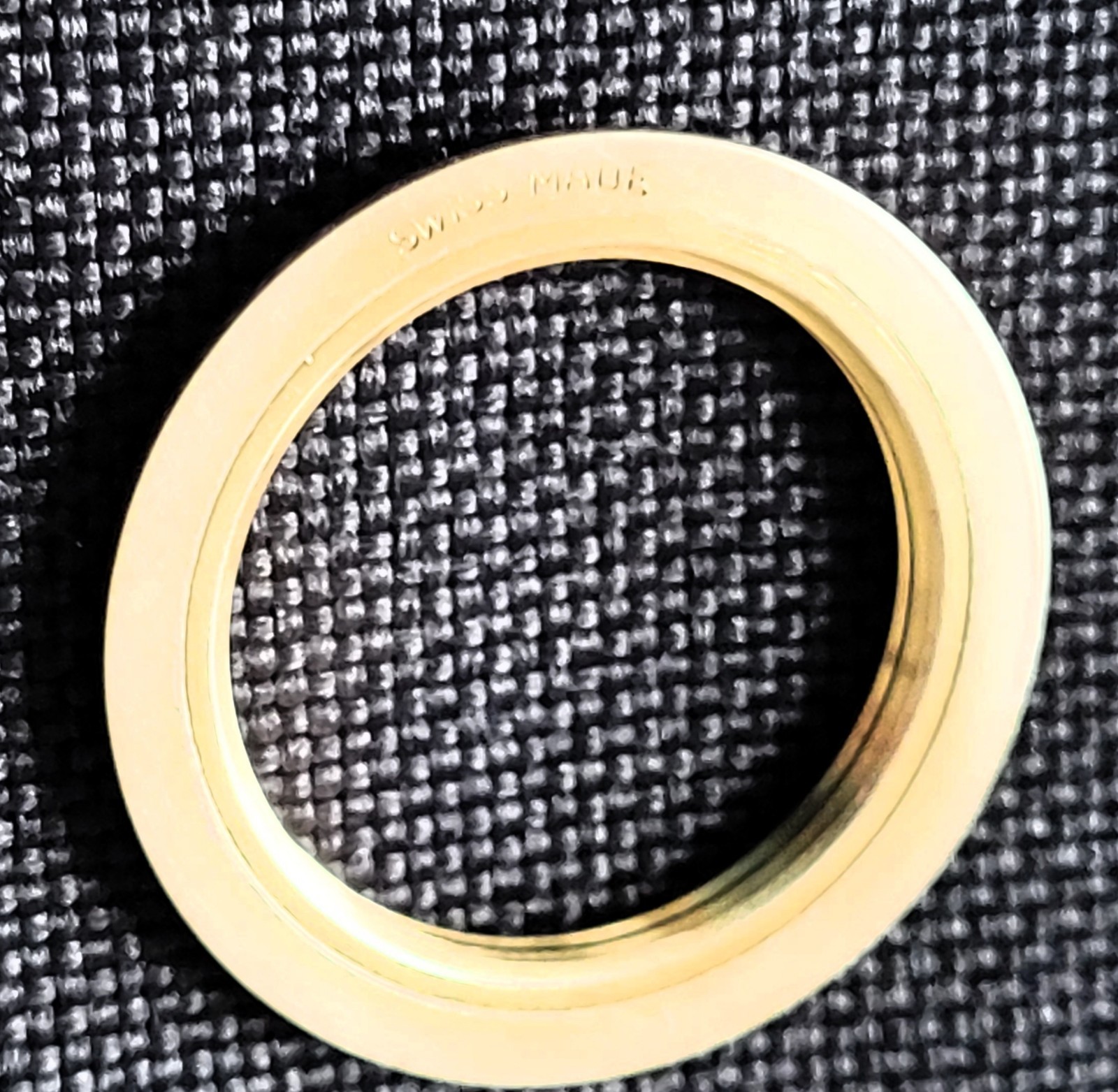 Gucci Diamond Cut Bezel,Authentic, 1100–11/12–11/12.2💃,Pristine Condition.