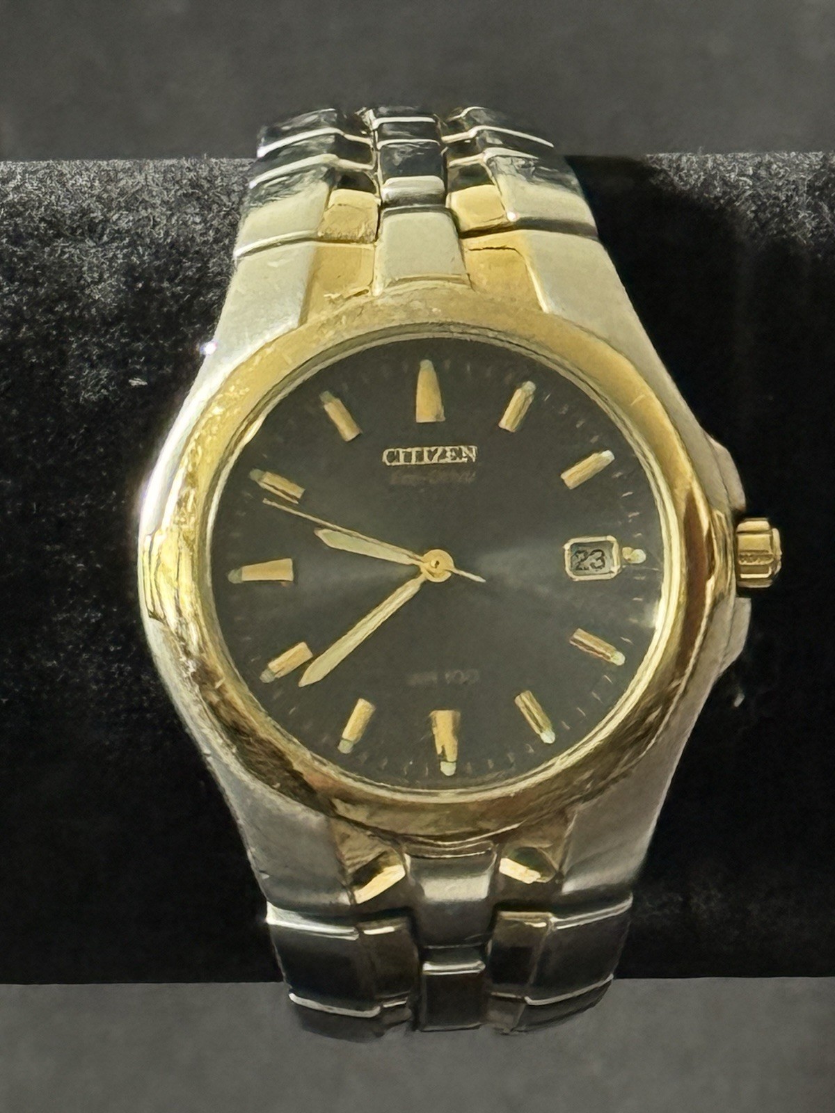 Citizen Eco-Drive Men E111-K15699 Two Tone Stainless Eco Drive Works