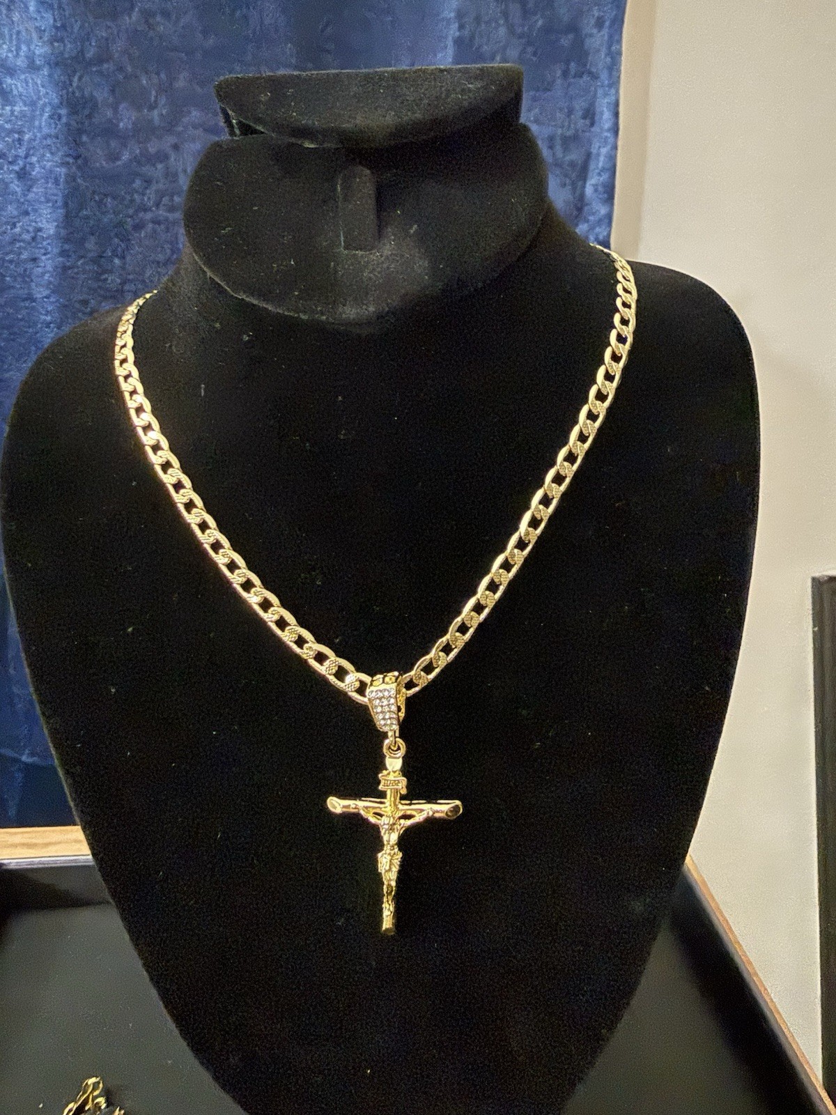 High Quality Gold Plated Necklace With Medallion