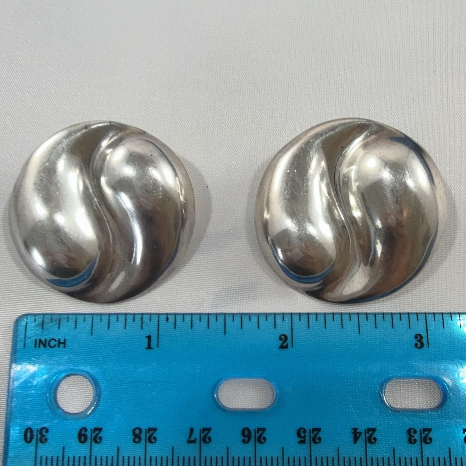 Sterling Silver 925 Mexico Swirl Yin Yang 24G Stud Earrings Round Modern Post