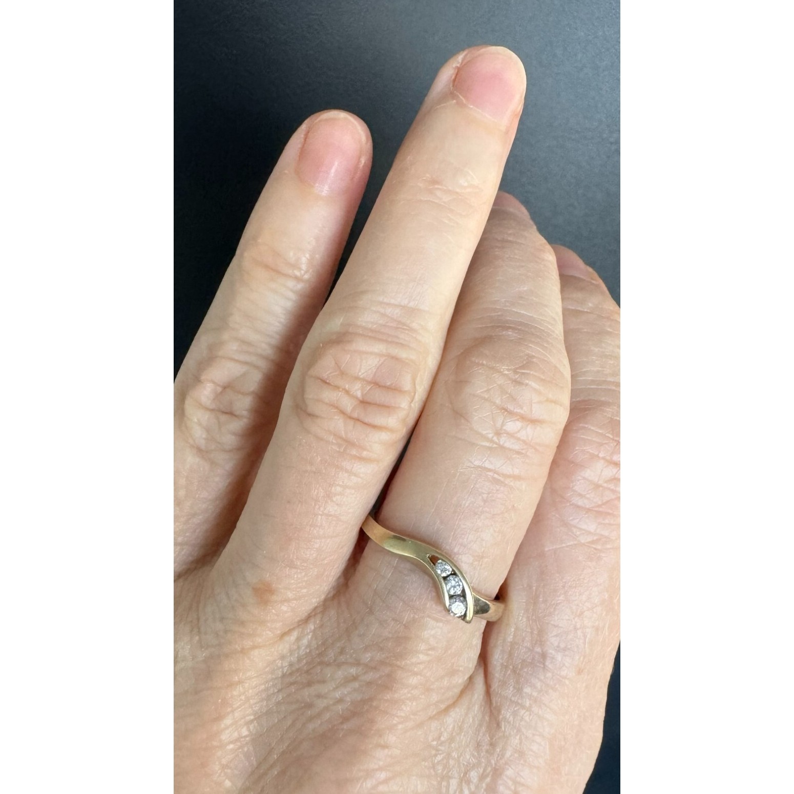 1OK YELLOW GOLD AND COLORLESS GEMS RING SIZE 7 SKY