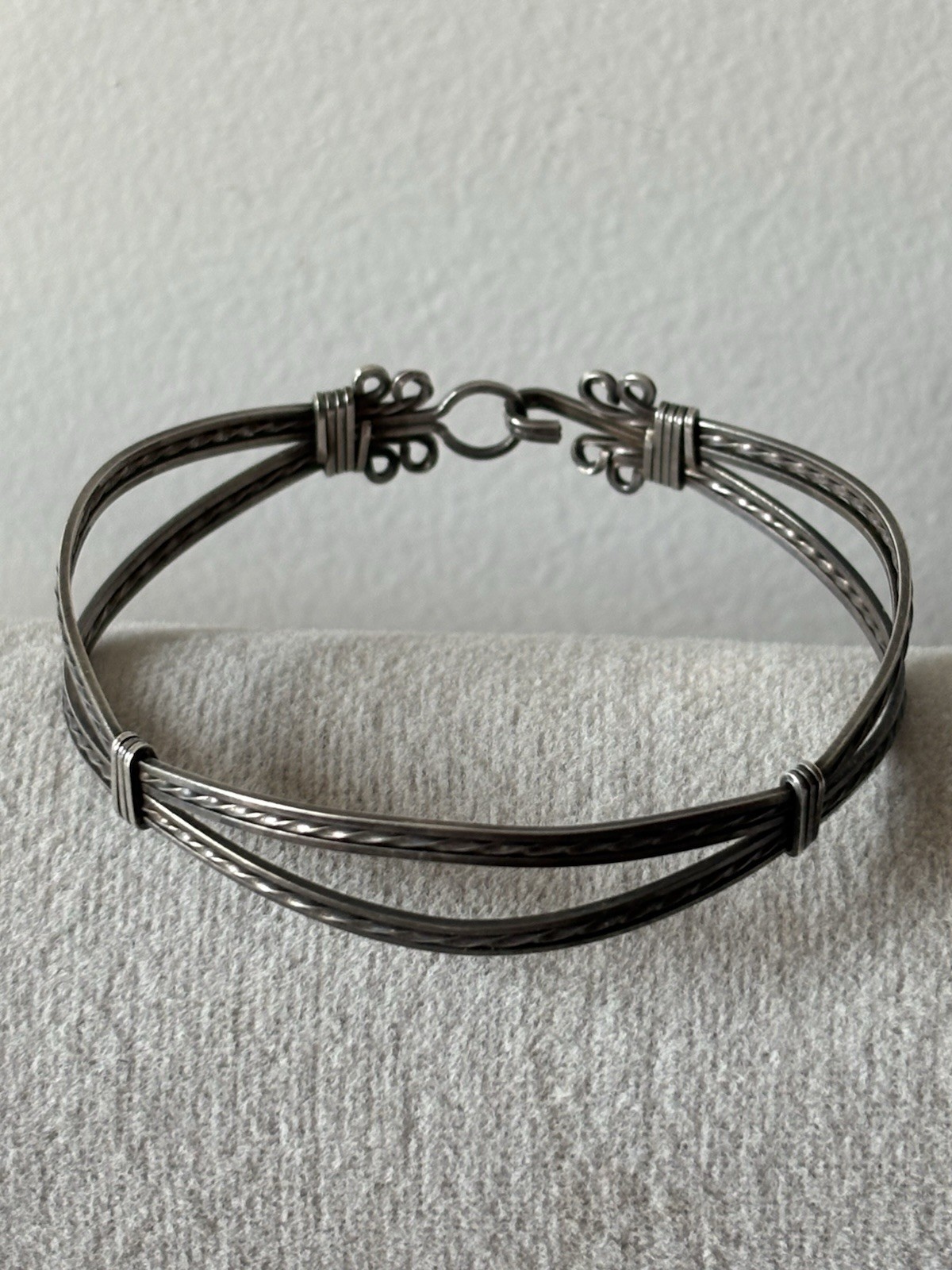 Vintage Silver Tone Bracelet Thin Wire Cuff Elephant Hair Style Pretty Details