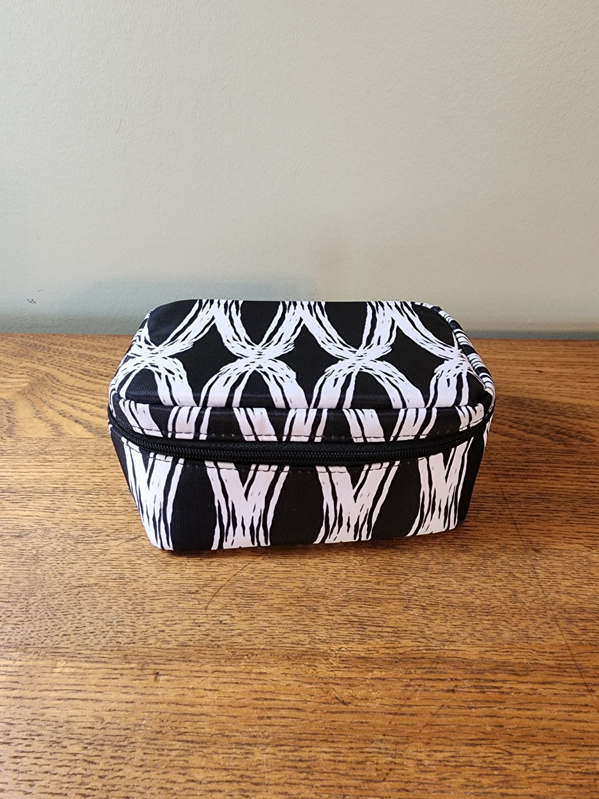 Thirty-One Jewelry Case In Black Links Great Condition