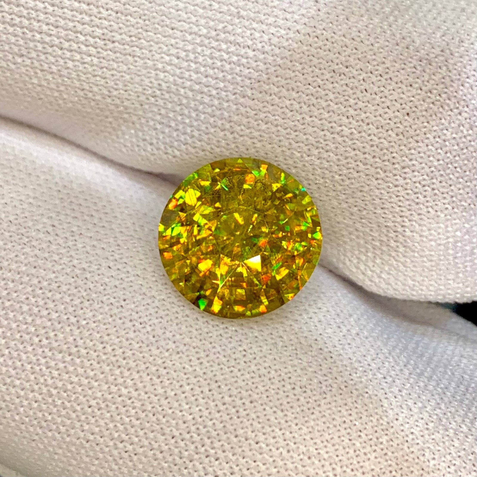5.37 Carats Natural Fancy Rainbow Sphene Round Cut From Madagascar