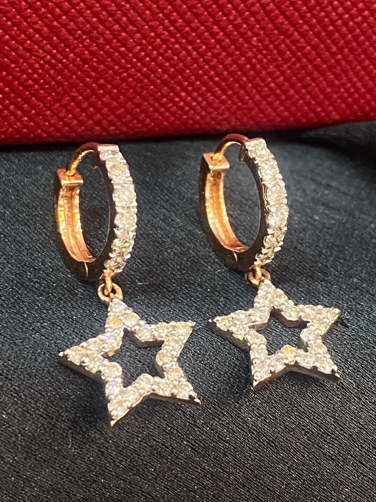 Stunning 0.89 Cts Round Brilliant Cut Diamonds Star Dangle Earrings In 14K Gold