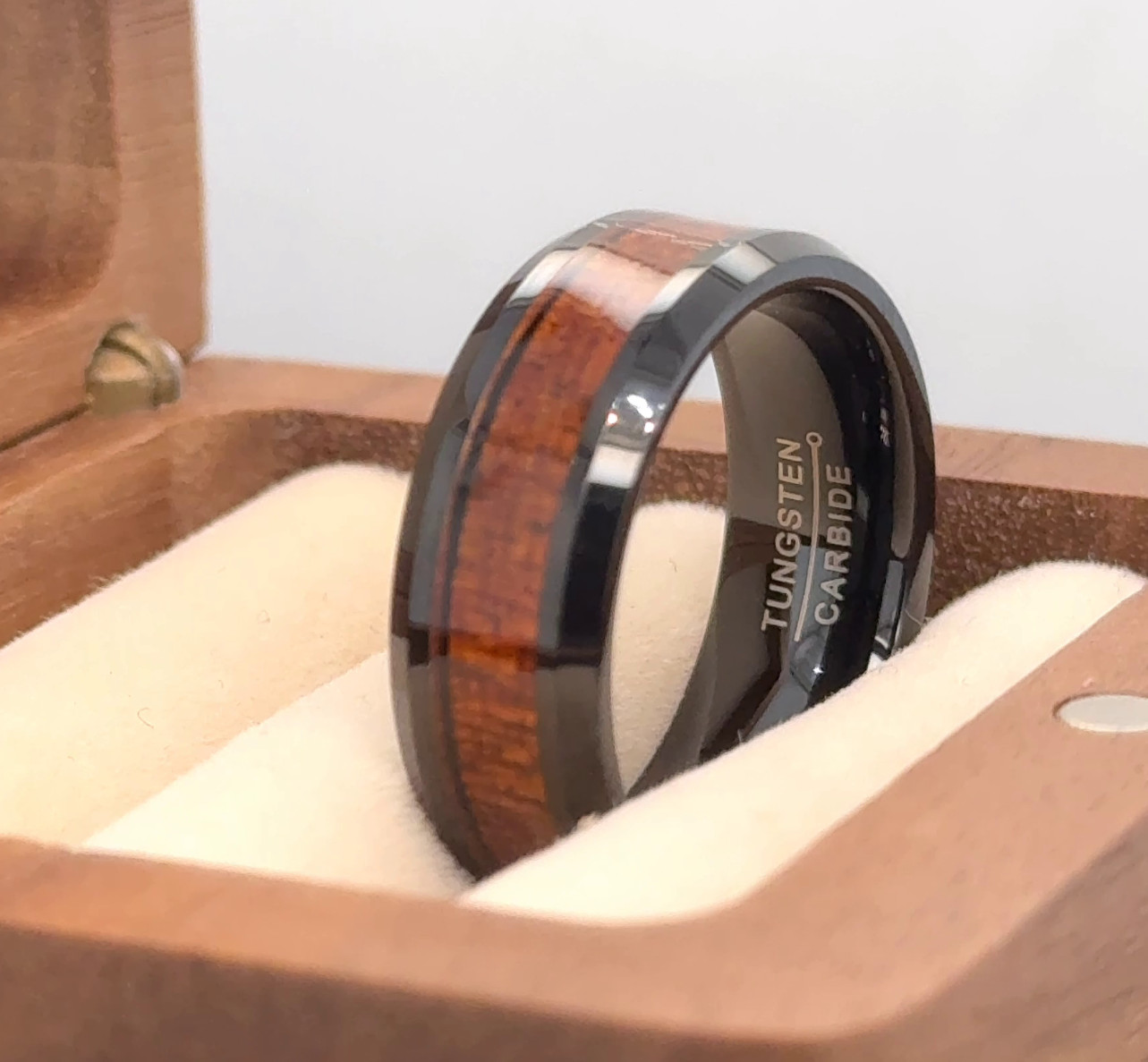 Stylish Black Tungsten Gift Ring with Brown Wood Inlay – Sleek Women’s Band