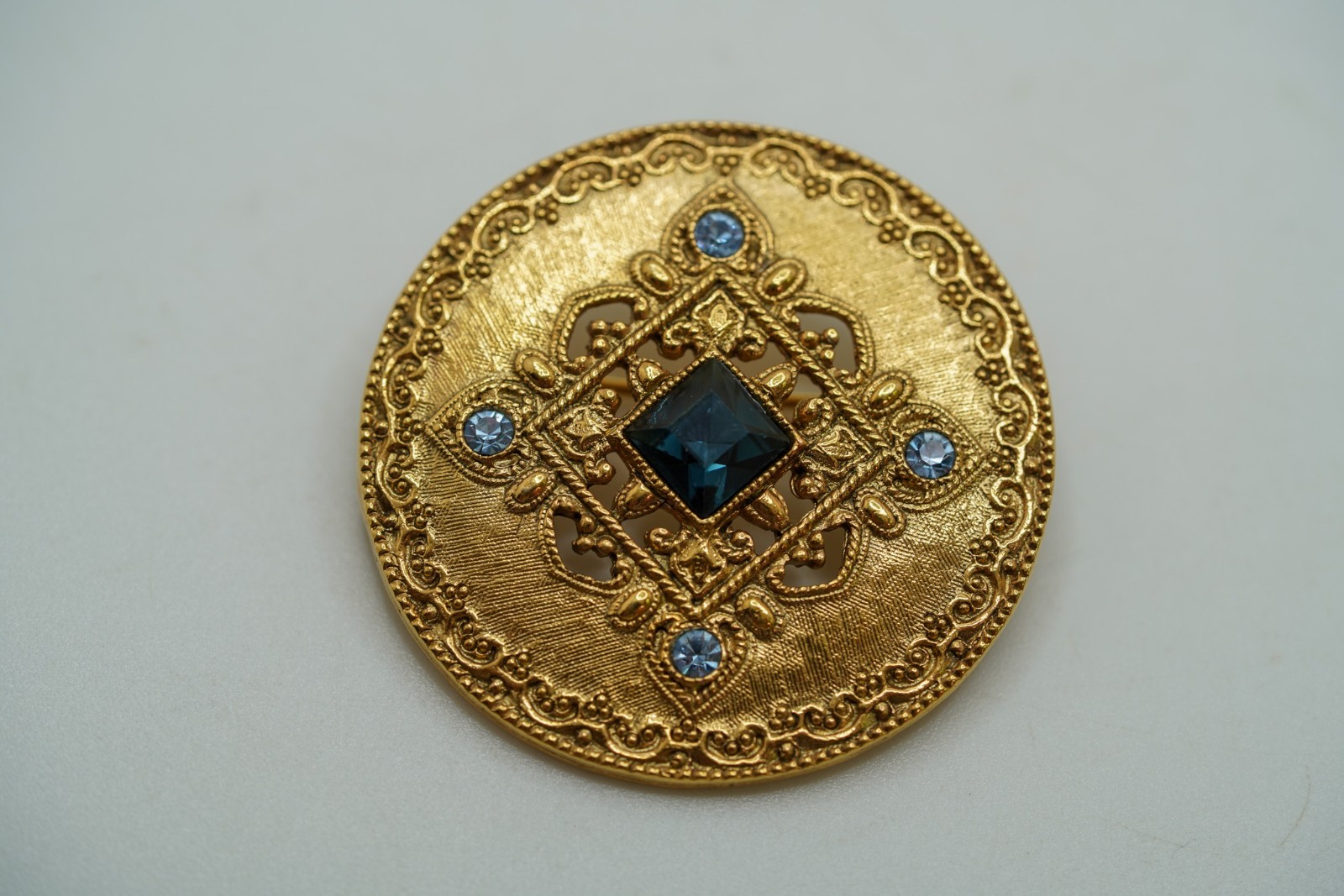 Vintage 1928 Blue Stone Gold Tone Brooch 3.6cm JB50