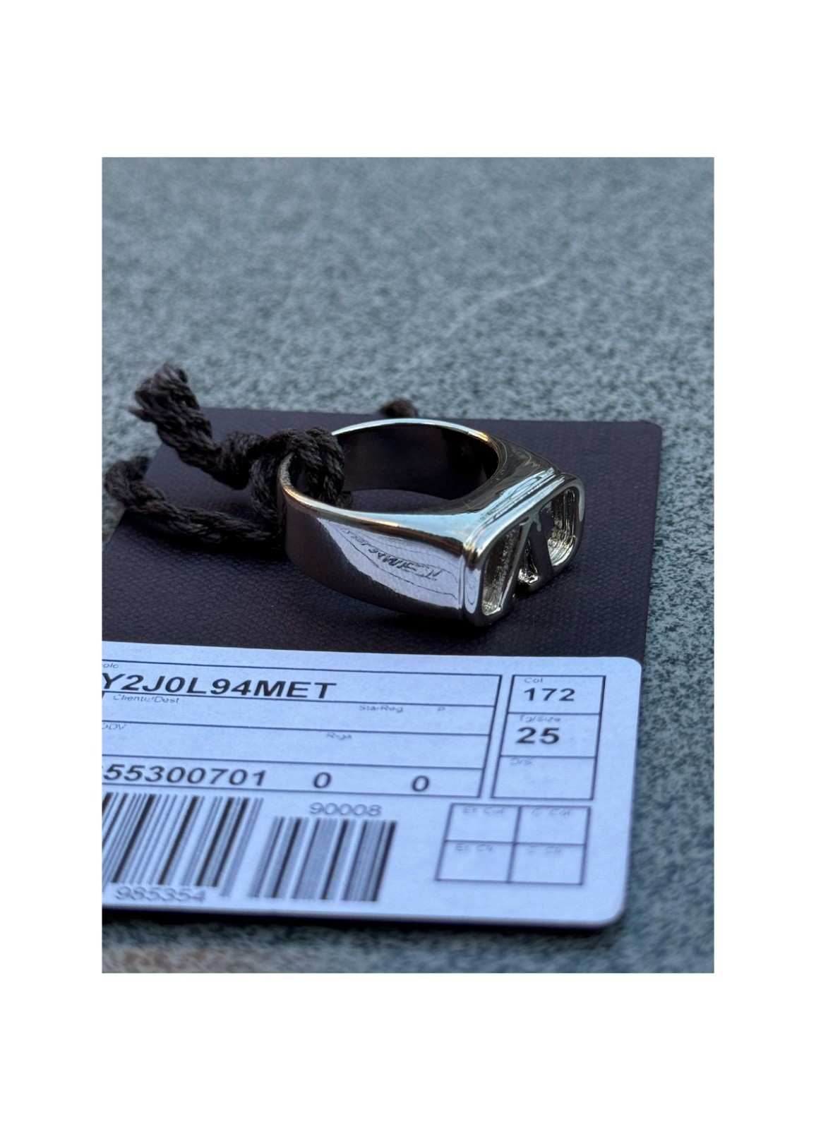 Valentino Garavani VLogo Ring. Size IT – 25. UK – V. US – 11.5. Clearance