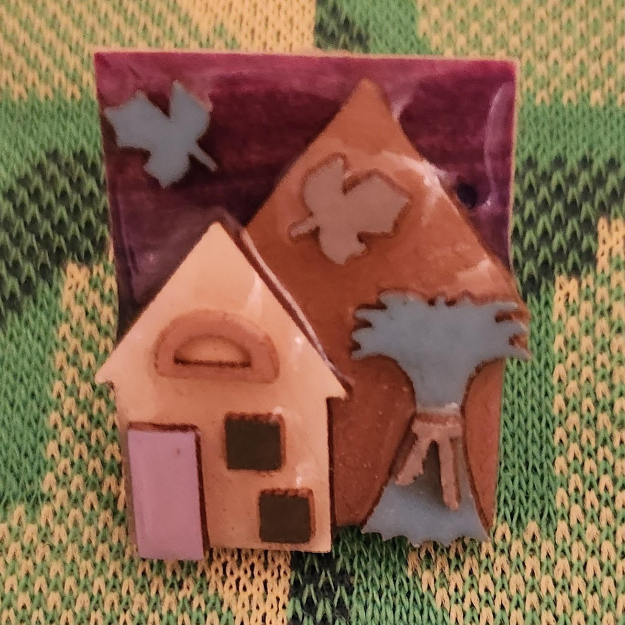Vintage Lucinda mini Multicolor House & Leaf tie tac Plastic Resin Fall Theme!!!