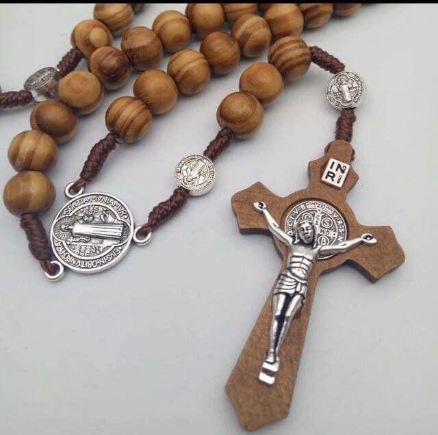 Wooden Rosary Beaded Necklace. Brand New Classic Design .